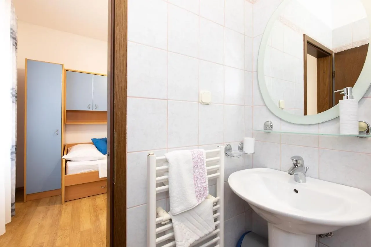 Apartments Meri Punat 0*,